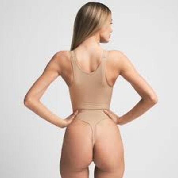 NWOT Skims Seamless Sculpt Scoop Neck Thong Bodysuit-XS - Picture 6 of 6